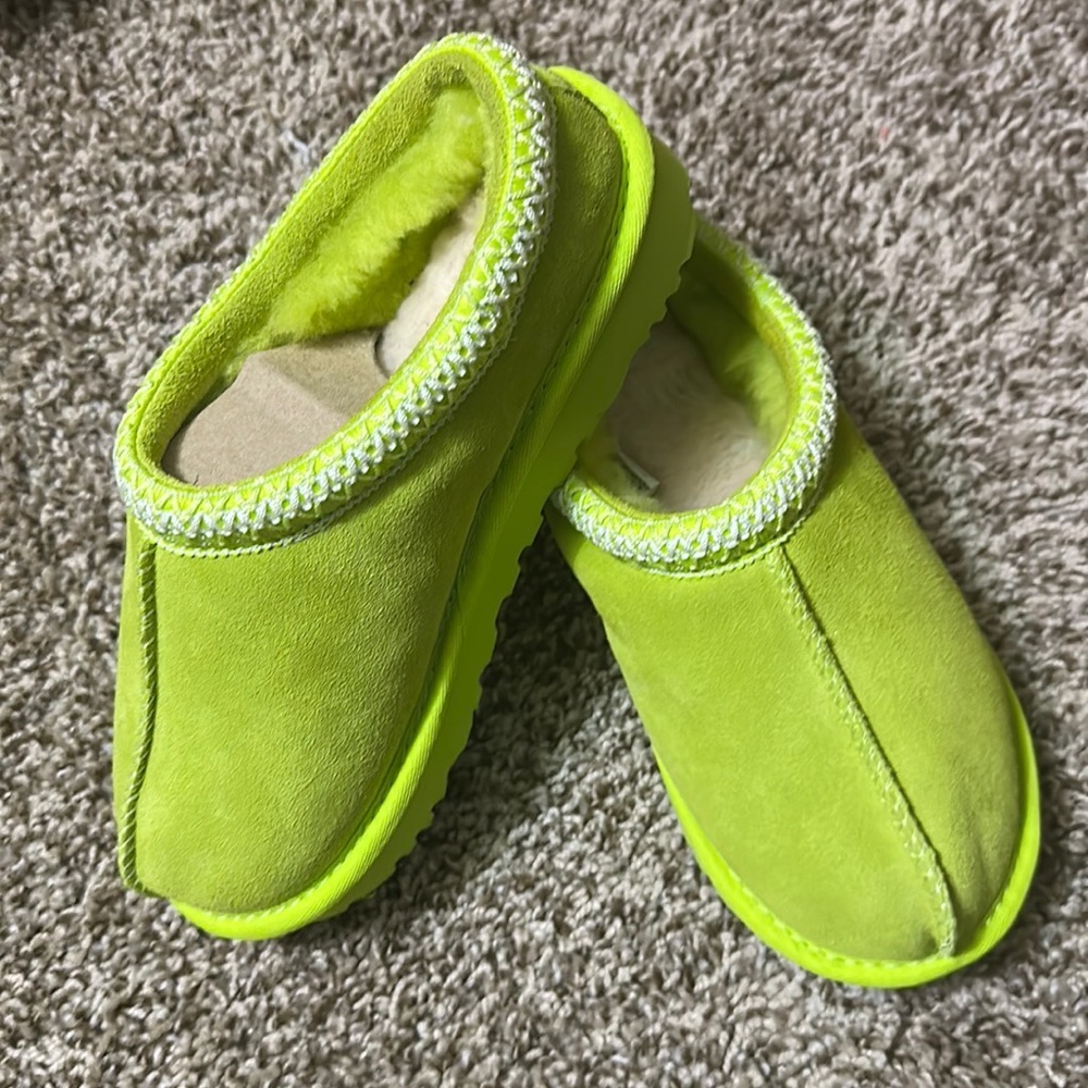 New In-Box Uggs